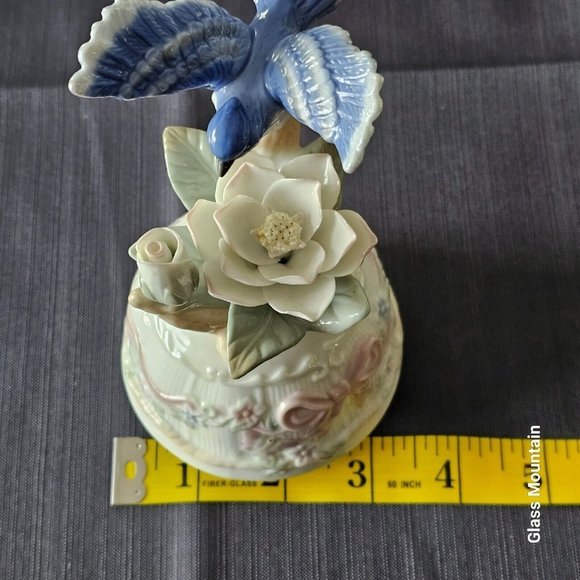 SOLD - Blue Jay Porcelain Vintage Melody Musical Box With Embossed Details - Picture 10 of 10